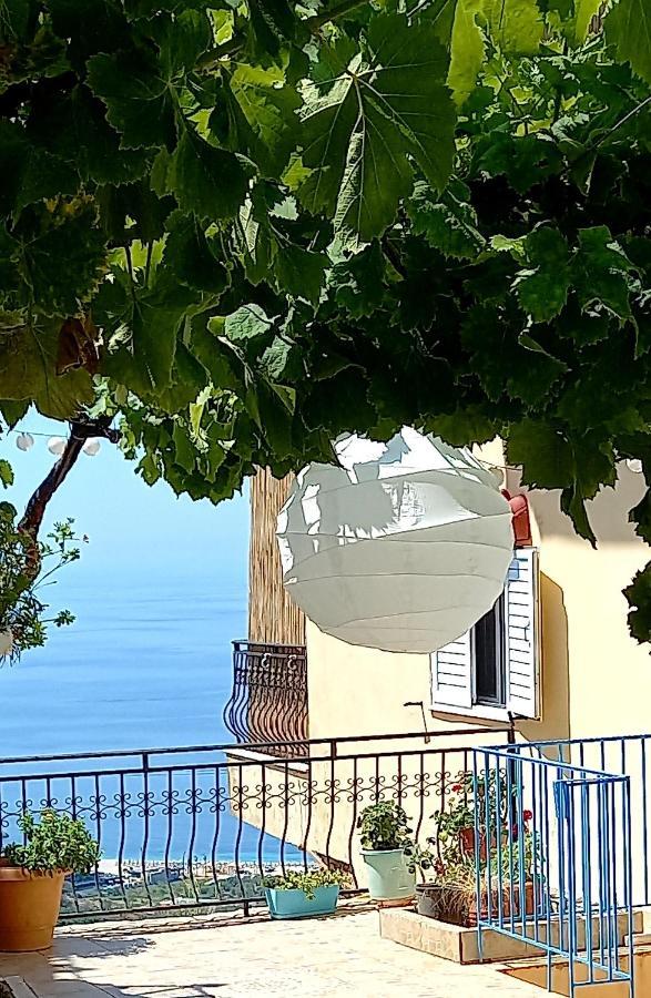 Amphora Guesthouse Himarë Exterior foto